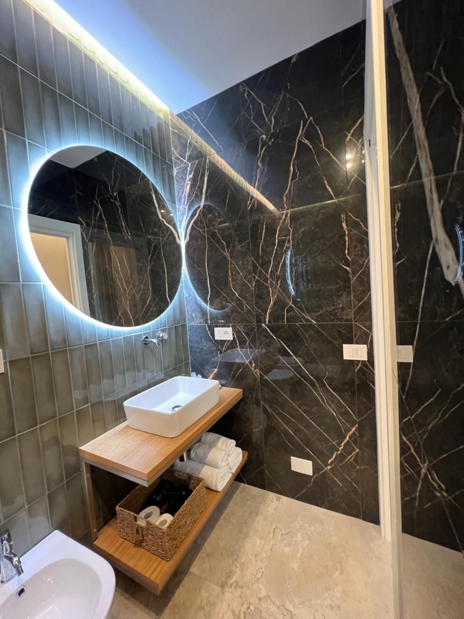Elegant Rooms Специя Экстерьер фото