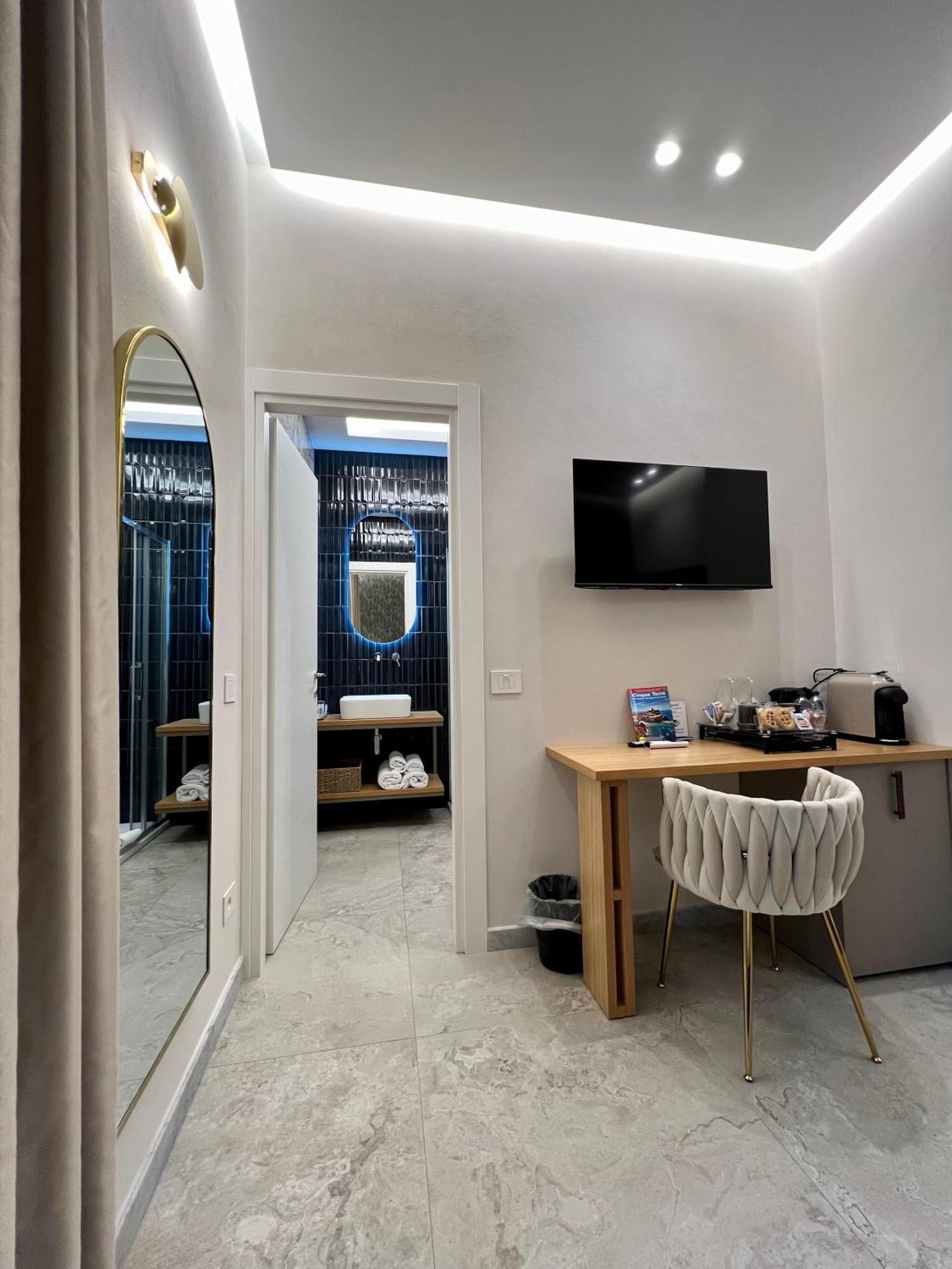 Elegant Rooms Специя Экстерьер фото